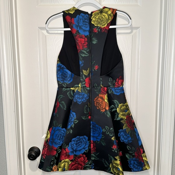 NWT Alice & Olivia Tanner Floral-Print Asymmetrical Dress - sz 6 - Picture 4 of 4